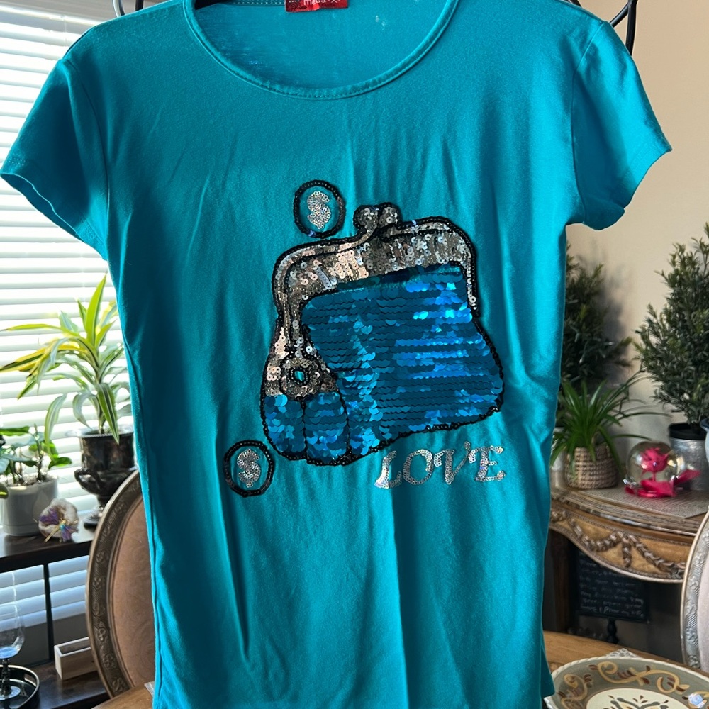 The cotton fabric is so soft great summer tee